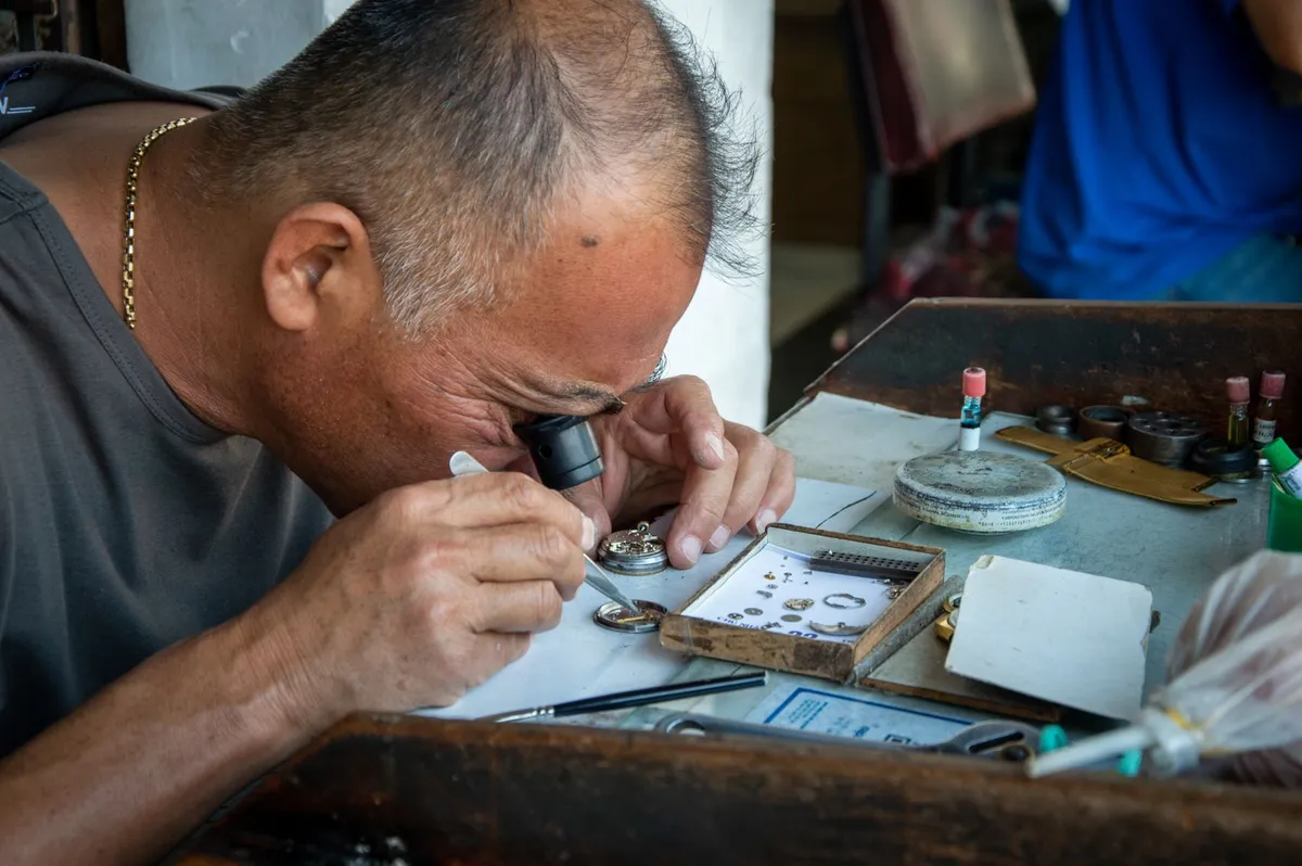 Comment un professionnel contrôle une pièce ou un lingot